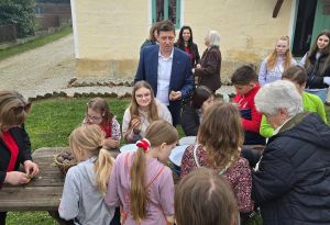 Uskršnja izložba Učeničke zadruge Vrčeki  “Vuzim i Vrčeki – kaj su naše ruke napravile”